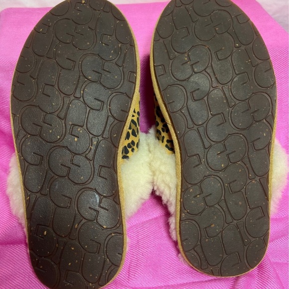 Ugg slippers - Picture 4 of 6